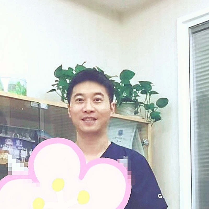 大手牵小手的第二张照片--江苏上门女婿服务网